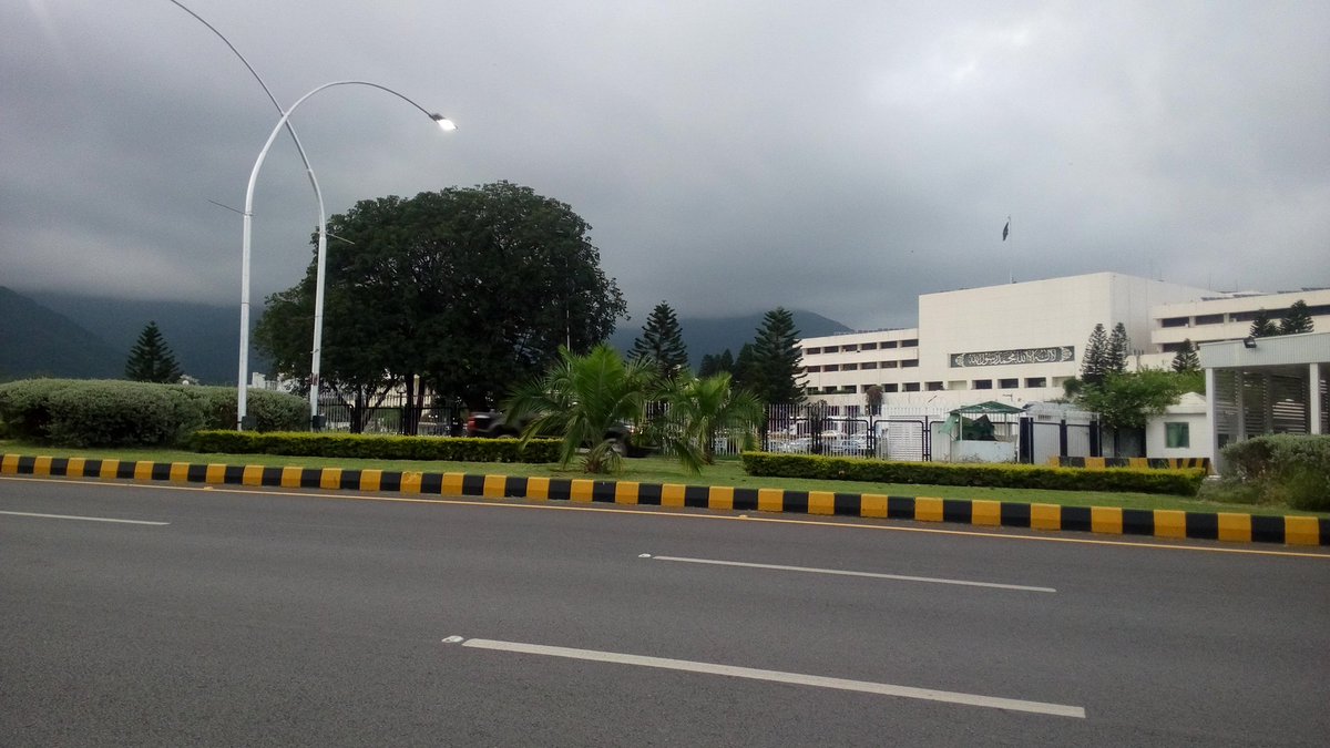 fezi22's tweet photo. Islamabad weather right now. Clouds hovering over Margalla hills. #Weather #IslooWeather #MoonSoon #RainySeason #PanamaCase #PMLN #PTI https://t.co/HiOgTEFvpk