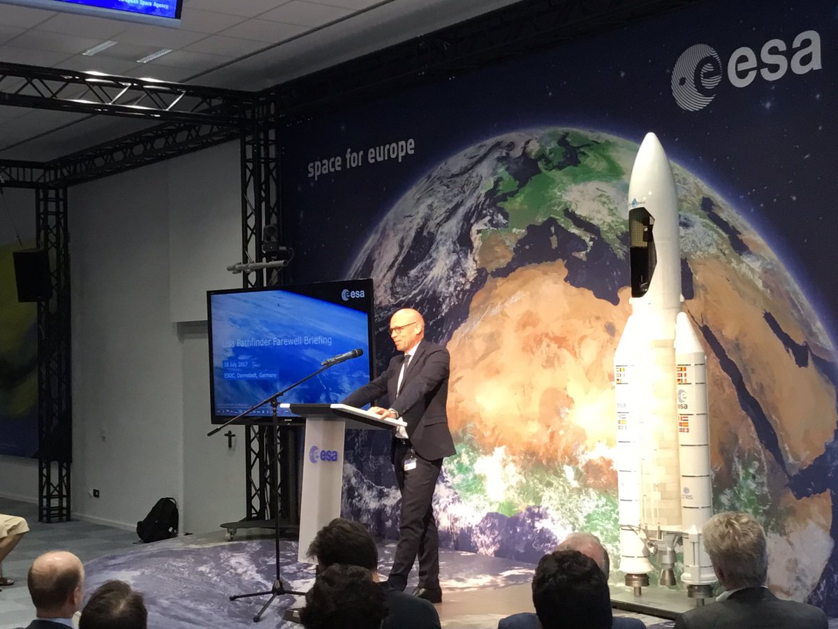 Farewell briefing with scientists, engineers and mission managers now underway at #ESOC #LISAPathfinder #eom