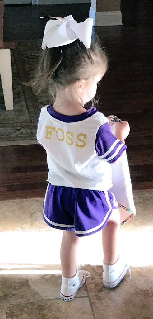 jenny_foss's tweet photo. #dancecamp #bornatiger #purple&gold 🐯💜💛💜💛 https://t.co/QYtTuZG1lC