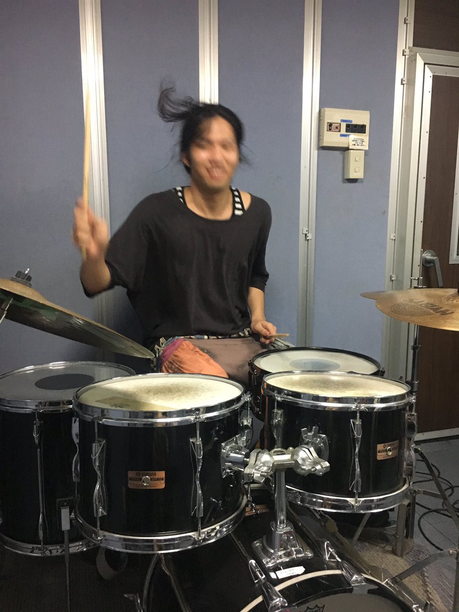 astlogy's tweet photo. ASTLOGYの練習終了!!
次のアコースティックまであと少し!
楽しみに待っておれ😊
いかちゃんの荒ぶりが異常:(´◦ω◦`):ガクブル
#ASTLOGY https://t.co/lXwWcMfqlq