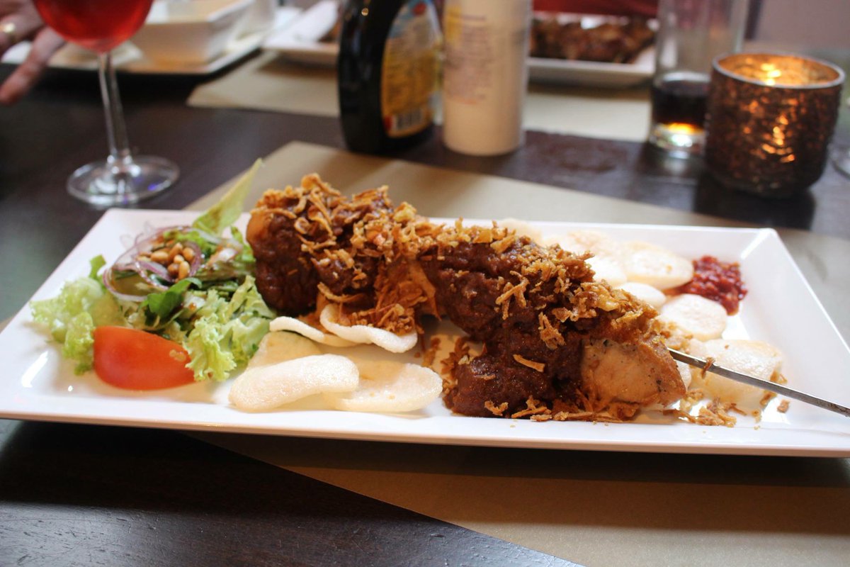 SouvyNL's tweet photo. Bij restaurant De Soete Suikerbol in Hillegom eet je al ruim twee jaar de meest malse kipsaté van de bollenstreek → https://t.co/4pNxA1PLQj https://t.co/6T2Fr8sbjL