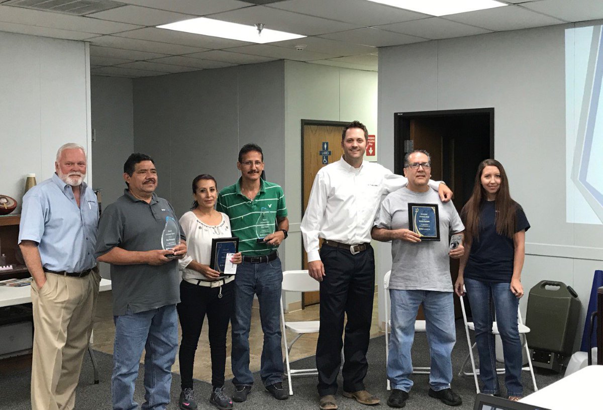 RDMolders's tweet photo. Congratulations to our team who received awards at our last Town Hall meeting for outstanding performance and tenure! #blowmolding #teamwork https://t.co/UQInlJdmK0