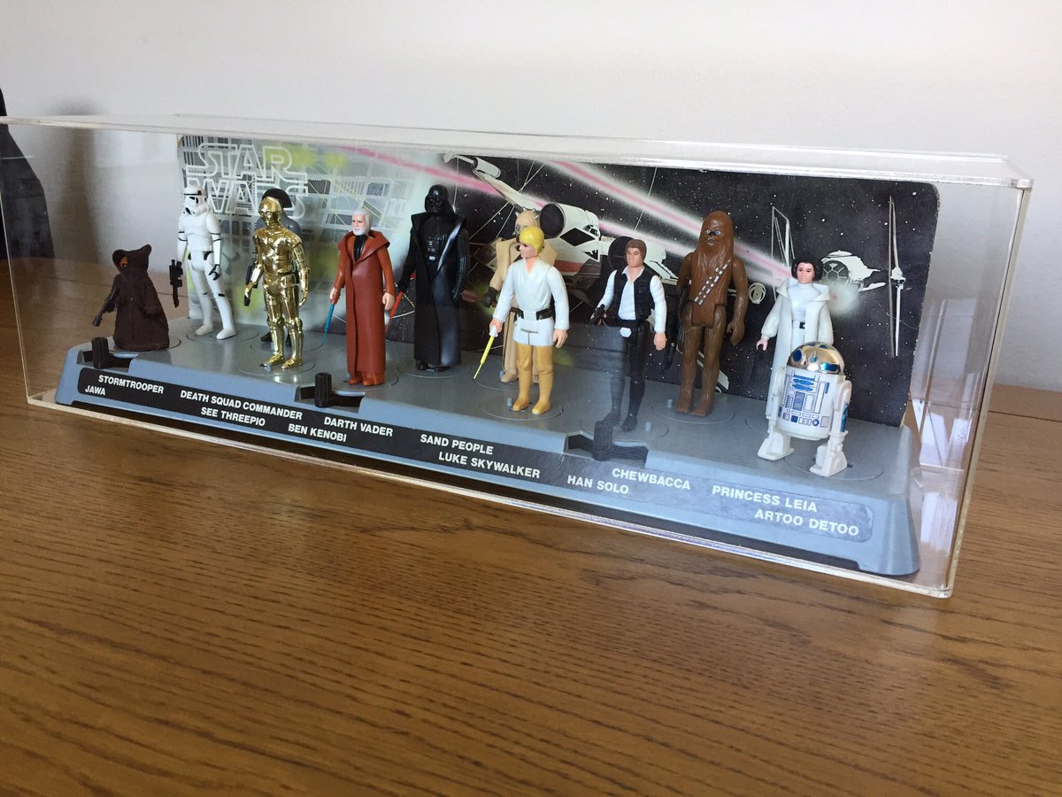 WookieeChips's tweet photo. This stunning little piece arrived today. Looks absolutely anazing enclosed in the @GWAcrylicUK display case. #StarWars #kenner #FirstTwelve https://t.co/nOcRqMucTQ
