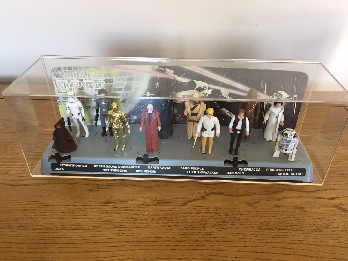 WookieeChips's tweet photo. This stunning little piece arrived today. Looks absolutely anazing enclosed in the @GWAcrylicUK display case. #StarWars #kenner #FirstTwelve https://t.co/nOcRqMucTQ