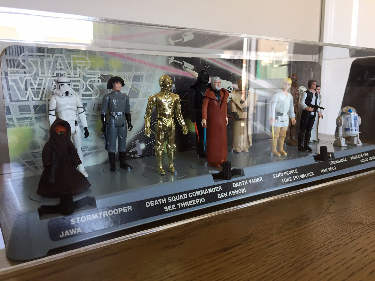 WookieeChips's tweet photo. This stunning little piece arrived today. Looks absolutely anazing enclosed in the @GWAcrylicUK display case. #StarWars #kenner #FirstTwelve https://t.co/nOcRqMucTQ