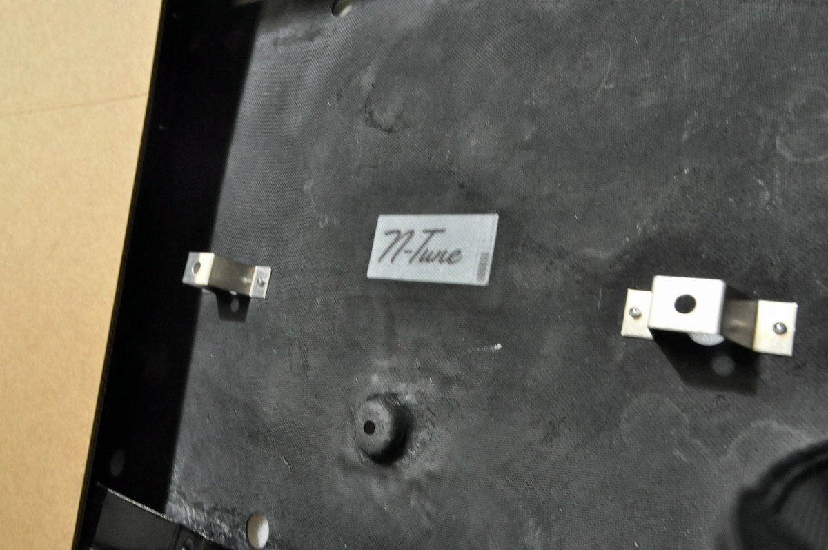 PowerstreamInd's tweet image. Random carbon GTR sideskirts showed up...hmm ;) which of the cars in the shop gets em? @nissangtrlovers @NissanGTR_ @r35dude @goCRPracing