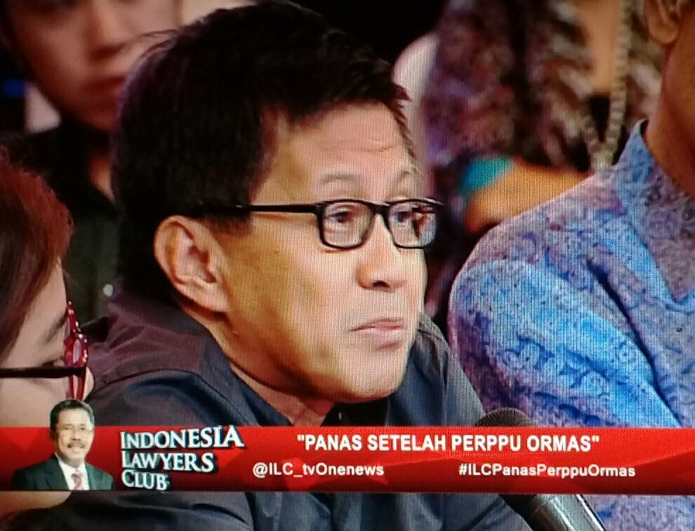 Hammomdagi qishki porno: sargish va qoramagizli bir yigit, 20 yoshda