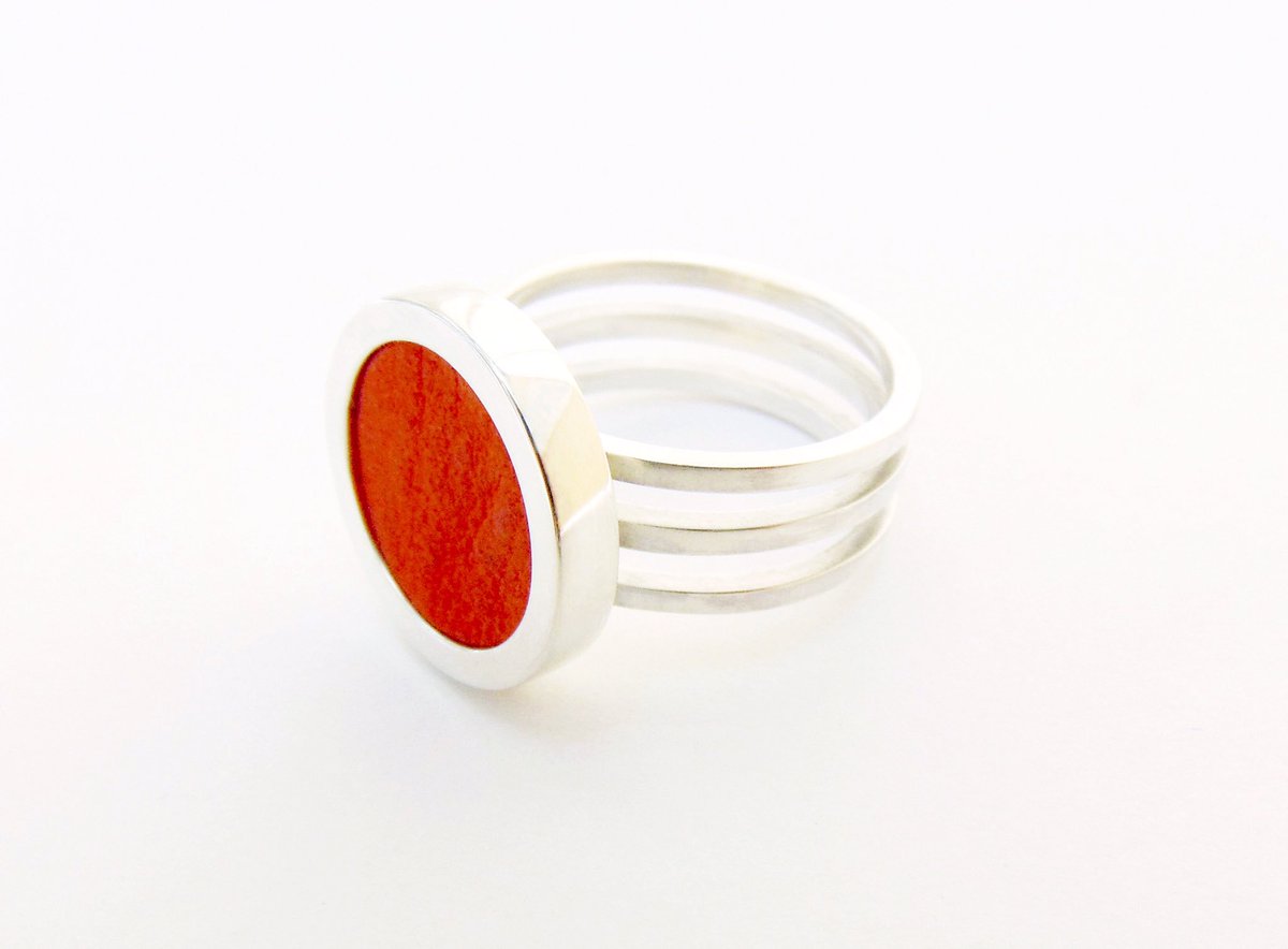 NaomiDJewellery's tweet photo. My new Silver and leather ring. Choose your colour! #summerfashion #devoncrafts #devonlife https://t.co/2UPf1SB8Ny