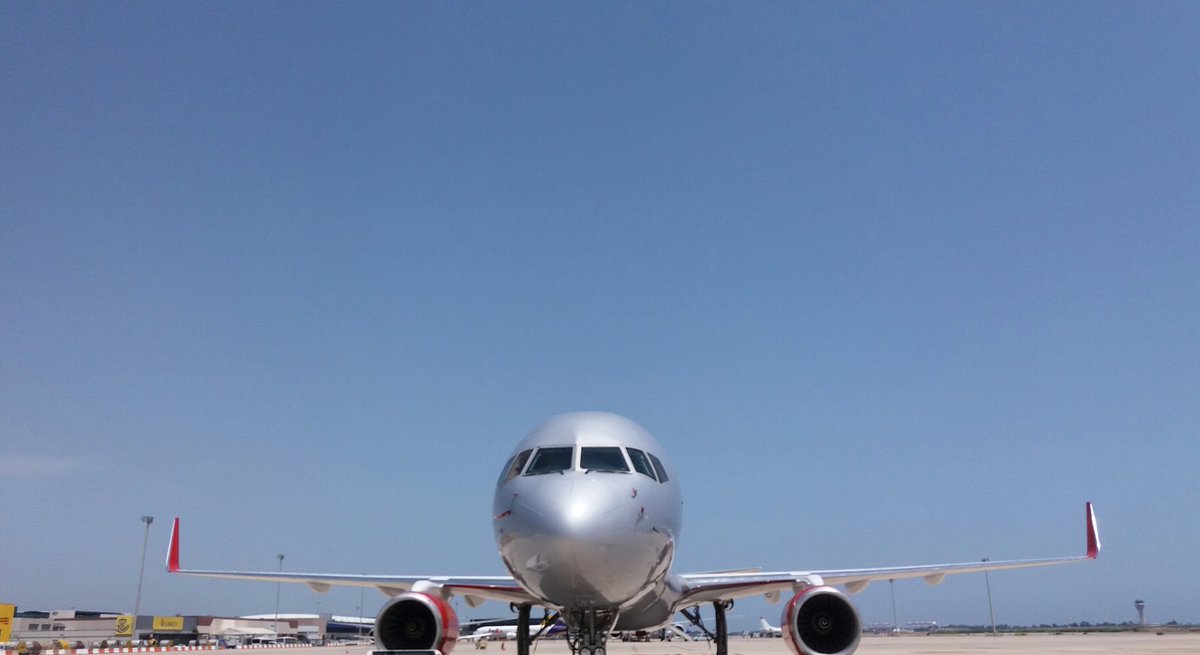 xavicabopapiol's tweet photo. @m80radio_ @324cat @rac105 @radioflaixbac #JetPrivate @U2 #Barcelona. https://t.co/jkAKYVlXqr