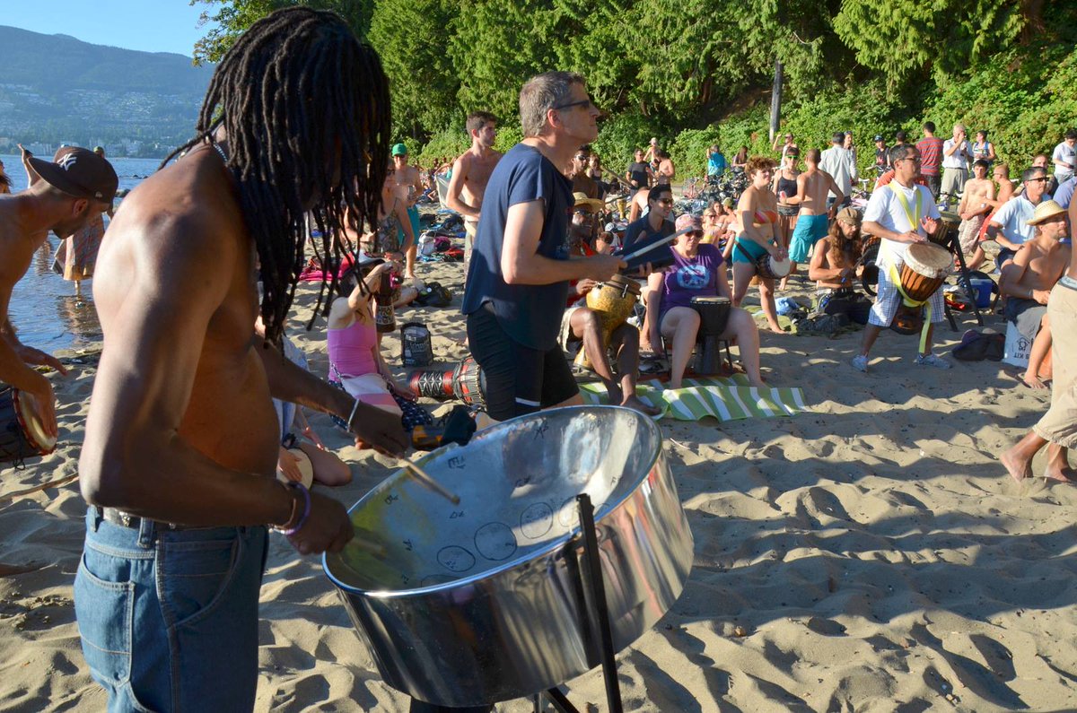 GreystoneC's tweet photo. Sunny Tuesdays at #ThirdBeach! Jam along with other music-lovers at 3rd Beach in #StanleyPark at 6pm #GCtipVancouver #GreystoneCollege https://t.co/6wpIPBC56d