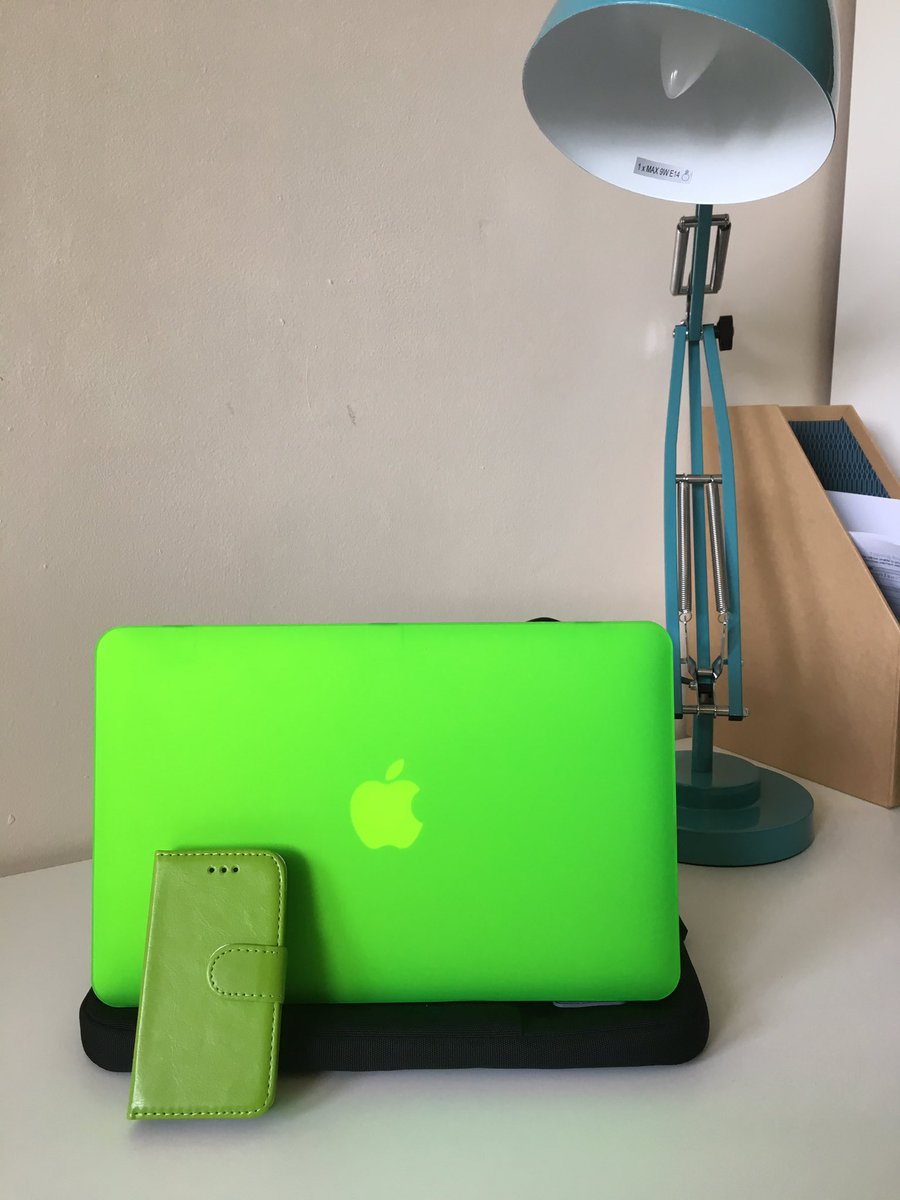 _JarrodPatrick's tweet photo. Wonderful new cases! Staying true to @yourownplace colours! Thanks @Alex_YOP_  I ❤ them! #greencases https://t.co/3eaYAit0c5