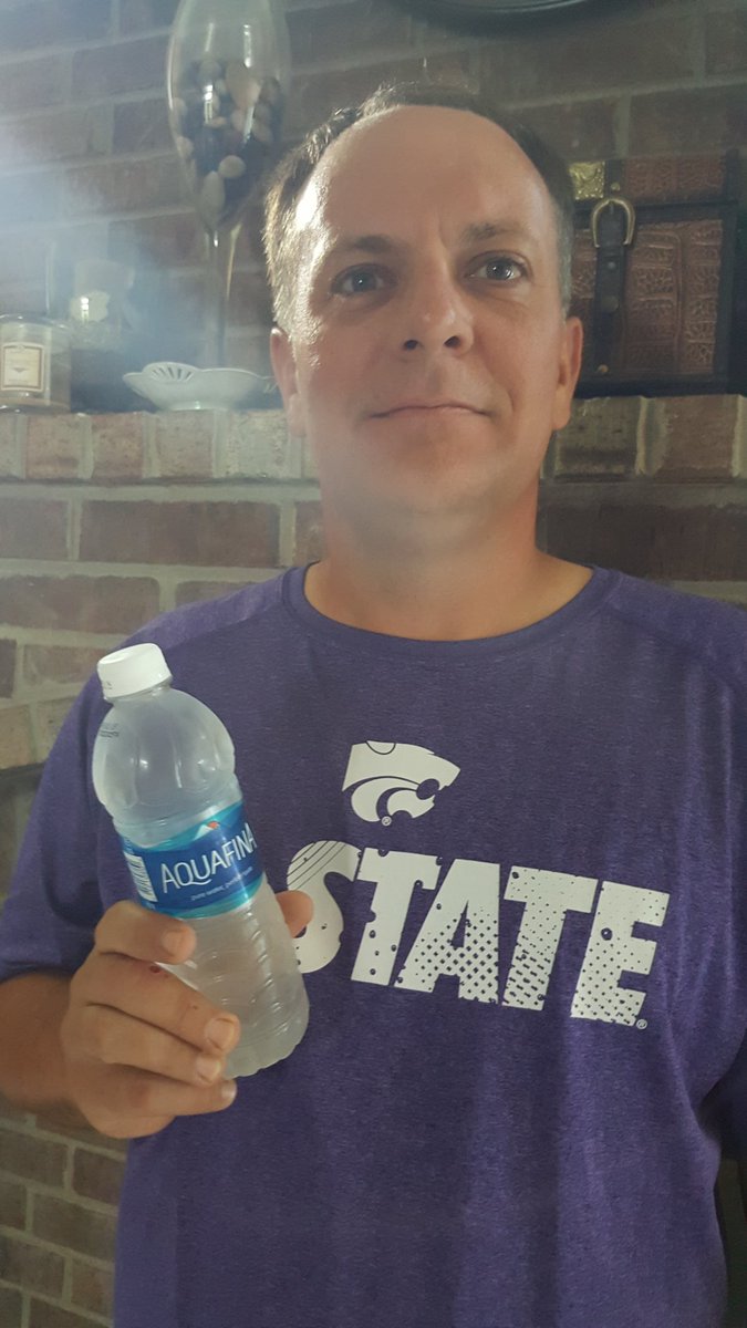 FrostdFrost's tweet photo. @Q104KC #sipsharewin https://t.co/5TeCi4eERy