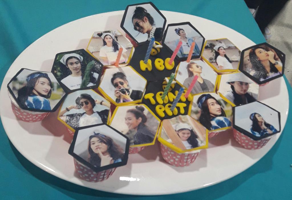 saw_sawboonmee's tweet photo. ผ่านไปแล้วเนอะ อยากทำแบบนี้ในทุกๆปี อยู่ด้วยกันตลอดไป#20ต้องสวย เค้กวันเกิด ธนภัทร #ความรัก 
#Tanapat20thBD https://t.co/gKKecGZInt