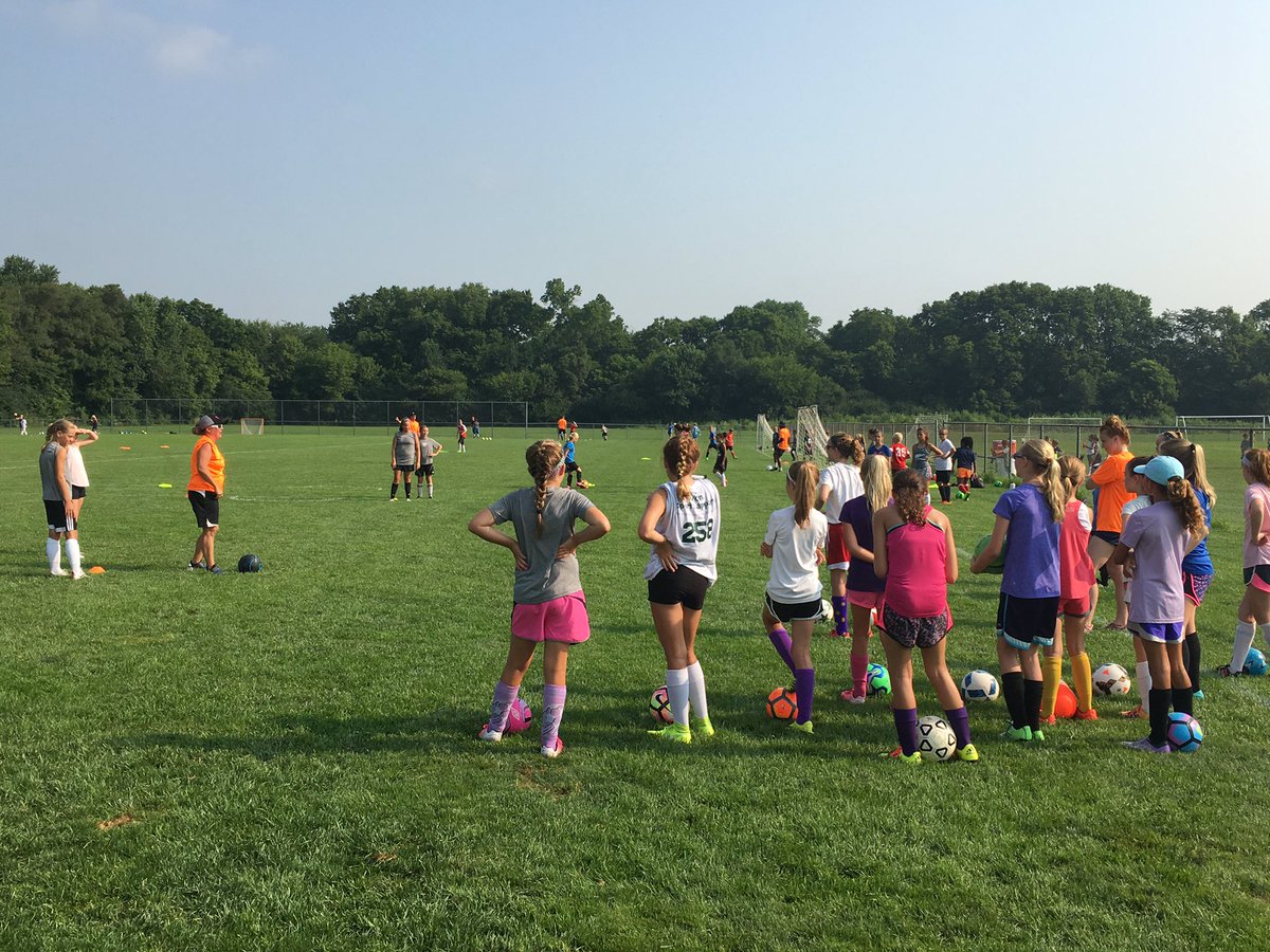 BUSoccerCamp's tweet photo. Our campers are focused on passing today! Smooth. Sharp. Accurate. https://t.co/0cTFoCKyTy