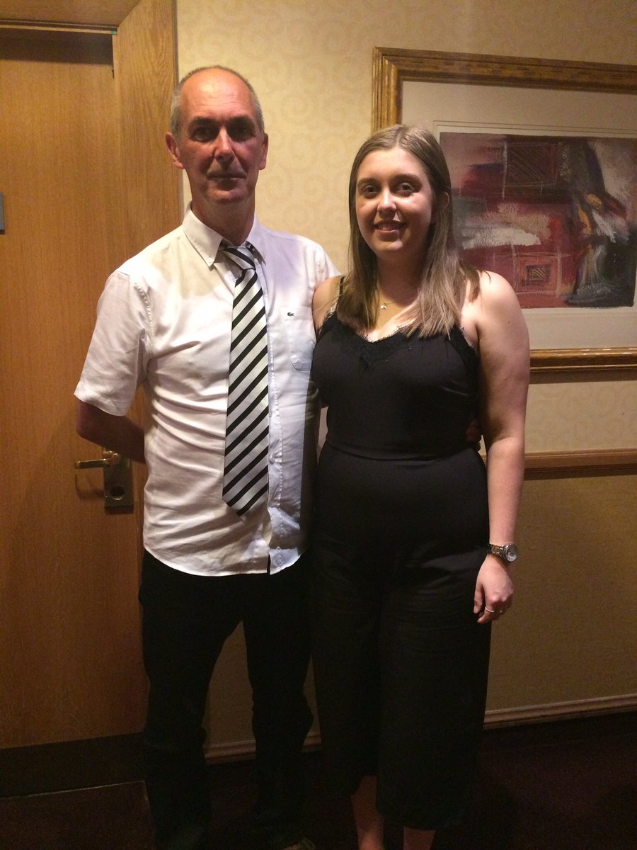 NomiFflur's tweet photo. Penblwydd hapus i Dad heddiw! Caru ti 💕🍾🎉🎁6️⃣0️⃣ https://t.co/fNXZ018qMg