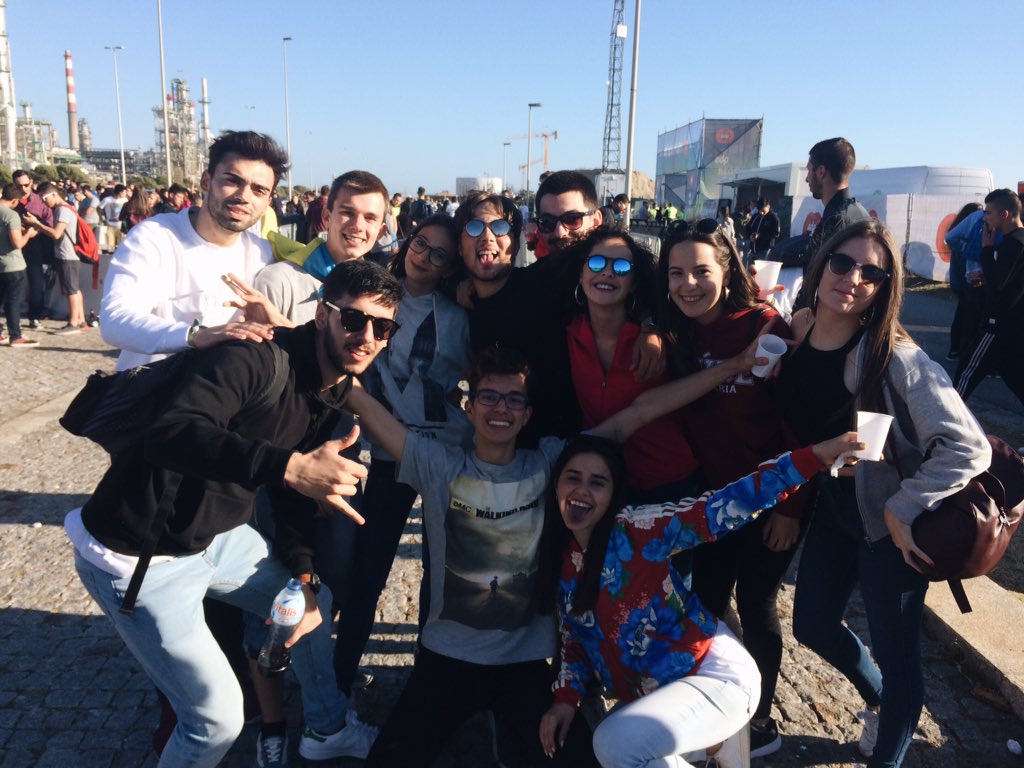 RickardoLeal's tweet photo. Quando Me Perguntam:
O Que Andas a Fazer Nas Férias? https://t.co/6U1YTtJ34W