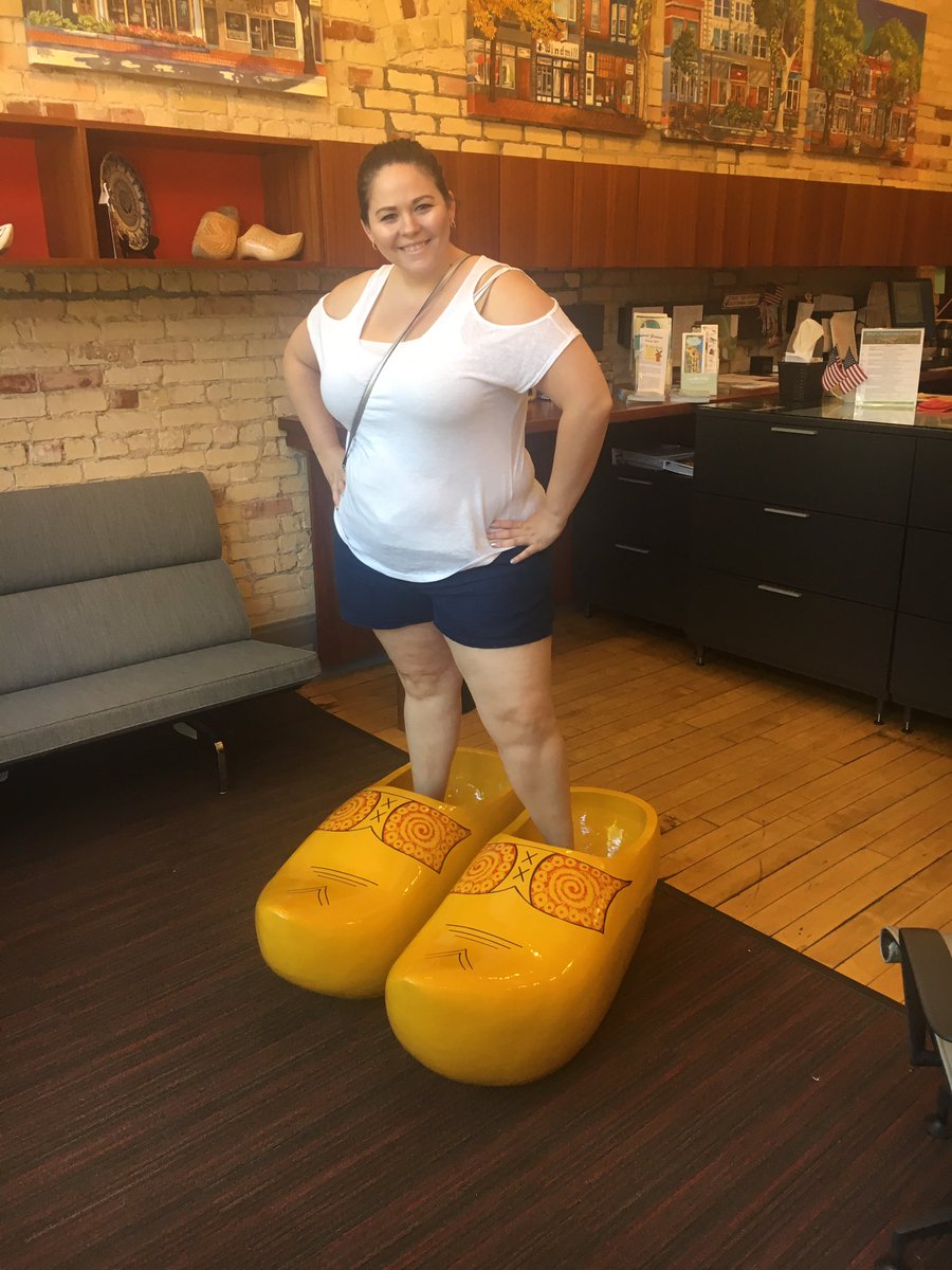 EngelishTeach's tweet image. After a helpful meeting with the Holland Visitor Bureau we had some fun with "wooden" shoes #feelindutch #ichallengeu #futureprepd