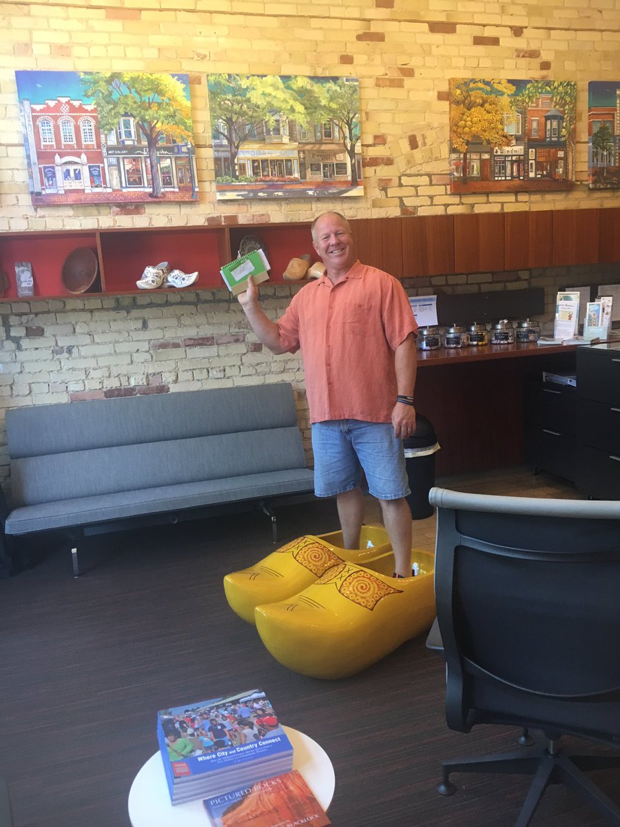 EngelishTeach's tweet image. After a helpful meeting with the Holland Visitor Bureau we had some fun with "wooden" shoes #feelindutch #ichallengeu #futureprepd