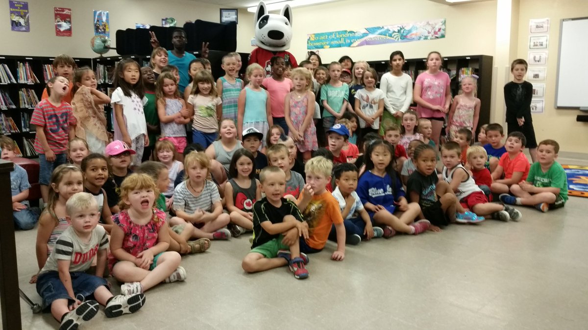 SummerHEATConn's tweet photo. Special Guest visitor... Bones!!!
Thanks for stopping by E I McCulley #SummerHEAT and for all the hi-fives! @SummerHEATConn #niagaraicedogs https://t.co/nAa30I0UAD