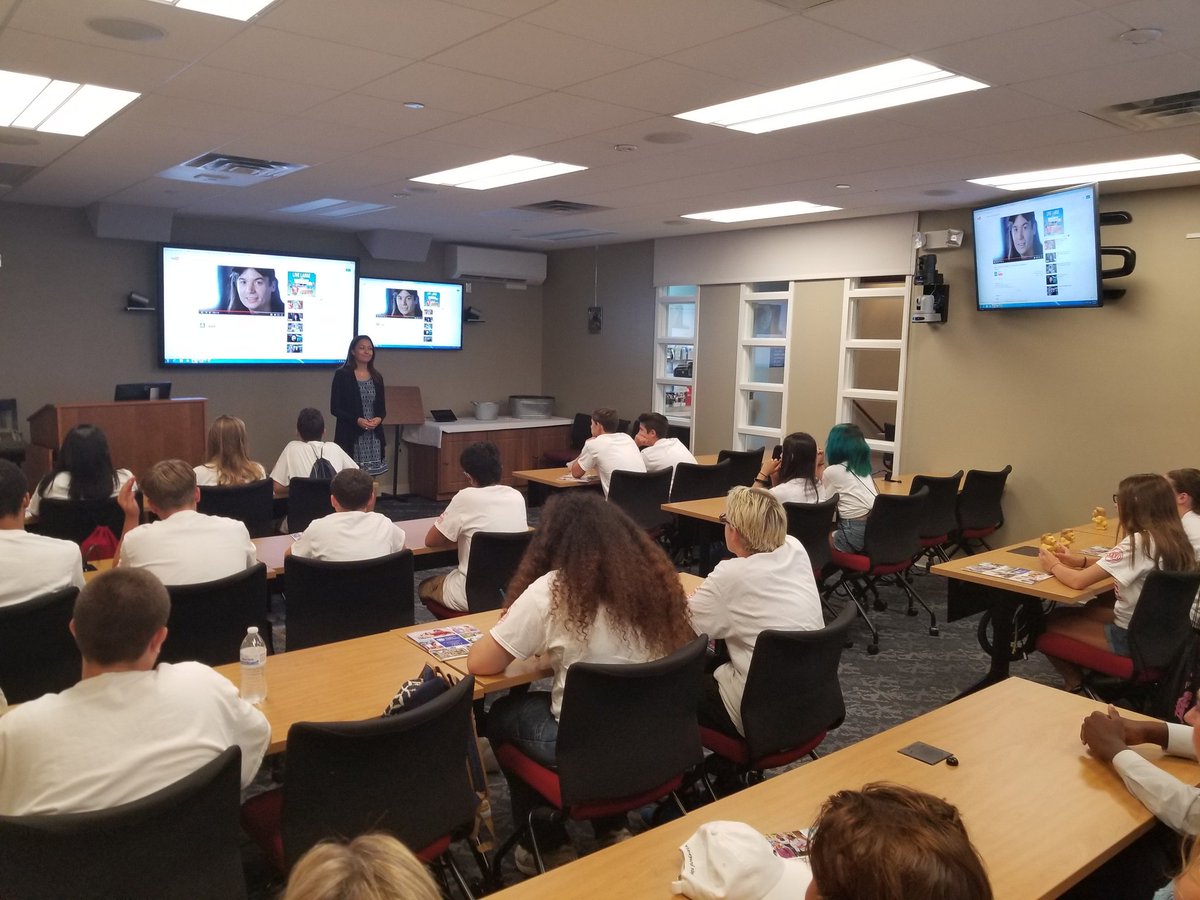 SpartanSofBF's tweet photo. Students taking in a lesson in social media marketing from Dr.Elmore.  Thanks for the awesome morning @Georgiancourt #21stcenturyskills #CTE https://t.co/afRhi5XTKo