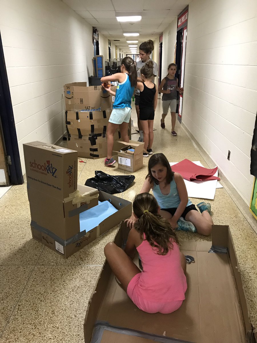 RyanBrood4's tweet photo. Creative Chaos @ #arstemcamp2017!!! @TZiegelhofer @ARPanthers #cardboardcarnival https://t.co/Ls6bADzC0M