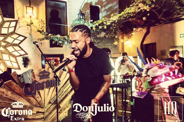 Mathewgoldmusic's tweet photo. Screaming out the demons! What is that in the window?? @donjulio @HQCAPETOWN #MathewGold
#live #stage #vocals #trip https://t.co/g70Lduqgys