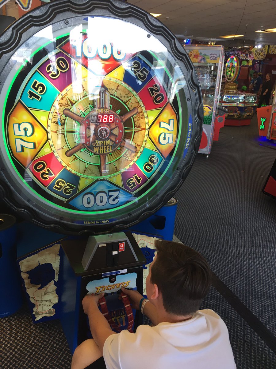 BDOWestwood's tweet photo. #1000tickets #winner #llandudno #BDO2017 https://t.co/XFPvHwSweJ