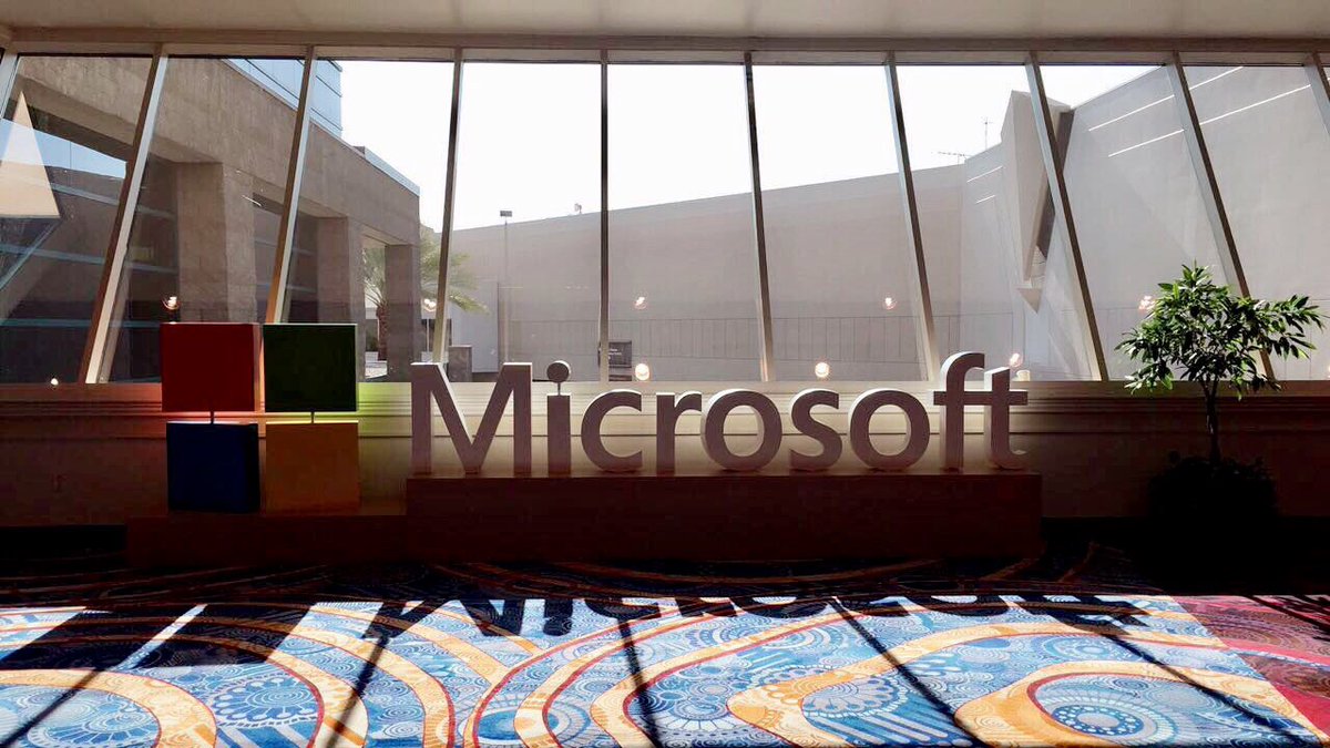 panos_panay's tweet photo. Good morning, Las Vegas #MicrosoftReady https://t.co/Bn4a5FnT6i