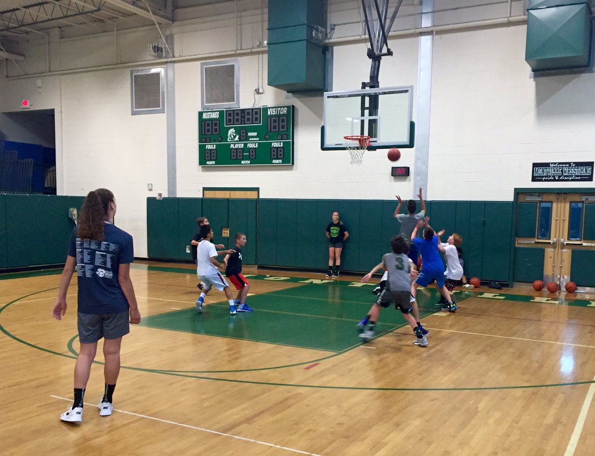 MontvilleGBBall's tweet photo. Day 2 of Week 2 of camp. Love the enthusiasm and #hardwork!!! #futurestangs #stangsfamily https://t.co/a7JZeF9X2S