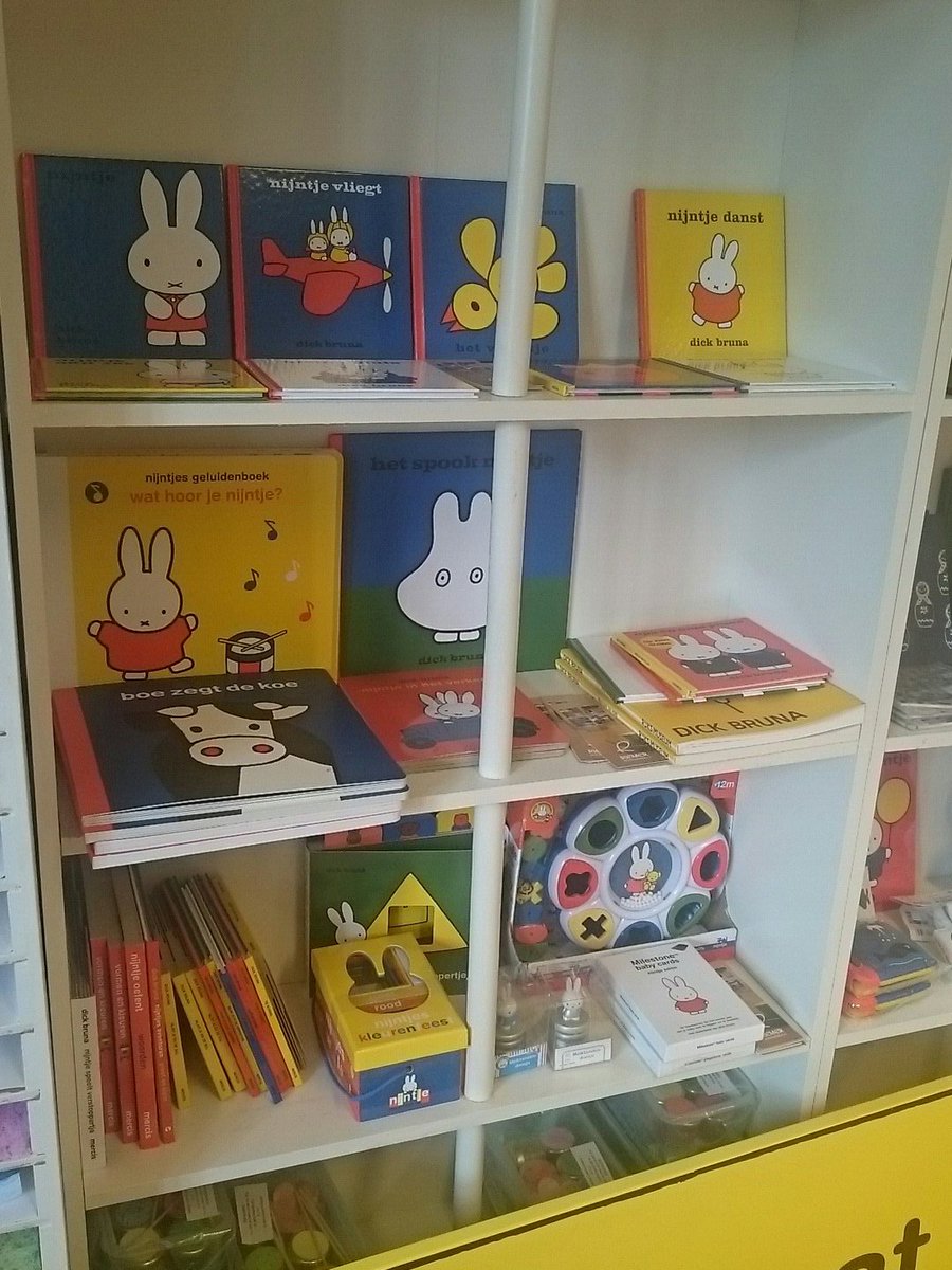 drukmusMeppel's tweet photo. nijntje in het museum, boekjes e.d te koop in de museum winkel https://t.co/rbmNTjug5E