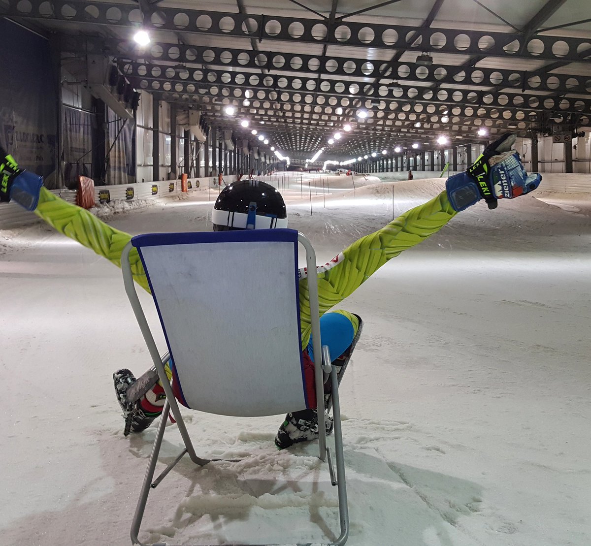 JDelCampoSki's tweet photo. FrigoSlalom and Chill ❄😎🏖
#slalombaby #mysummerisbetterthenyours https://t.co/UbJK3lSziT
