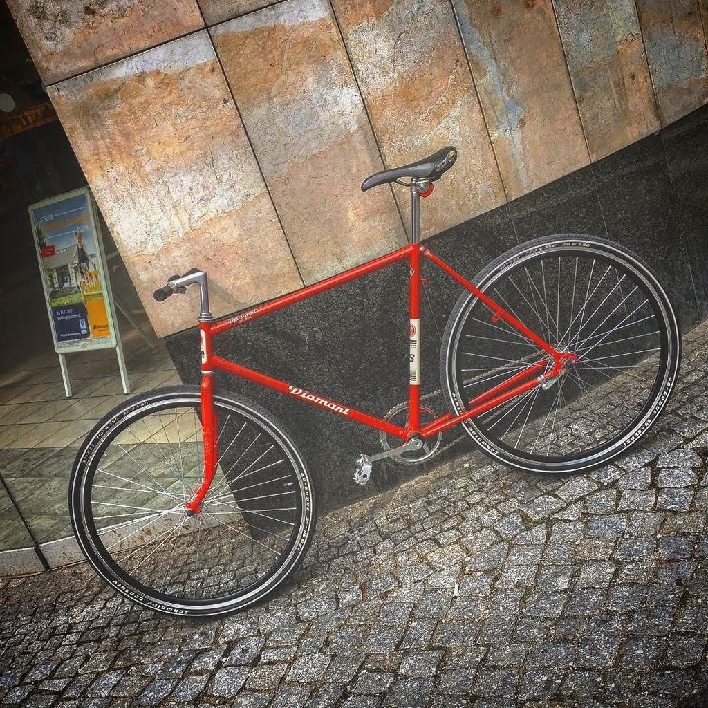 snftwn's tweet photo. Mein treuer "B-Gleiter" 😊 Bis auf eine gerissene Kette vor circa einem Monat hat er jetzt zwei Jahre durchgehalten 👍🏻 #lookmom #nobrakes #d… https://t.co/INmisKR0vV
