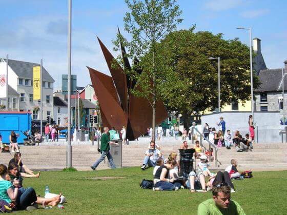 MooseGalway's tweet photo. Eyre Square on a Summer's day cannot be beaten #MapleMoose https://t.co/9Q3Irz9mHz