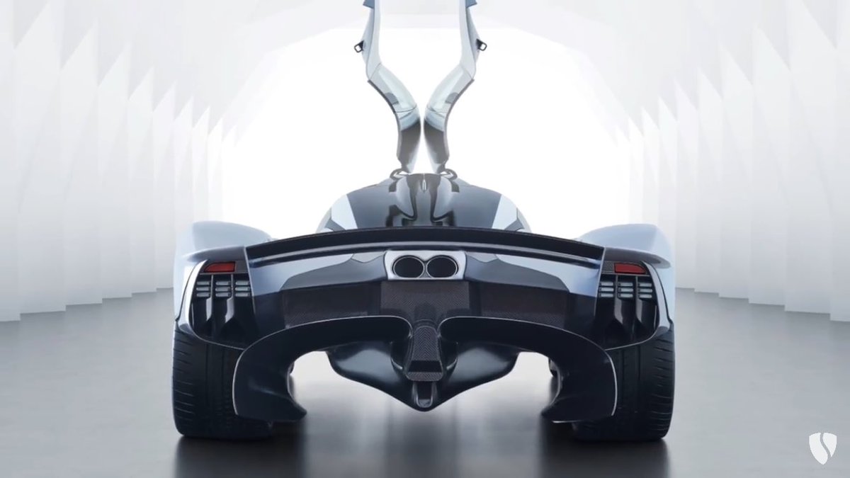 TrapShow_S's tweet photo. Name another car where the bottom isn't flat https://t.co/i7N2yEr8Os