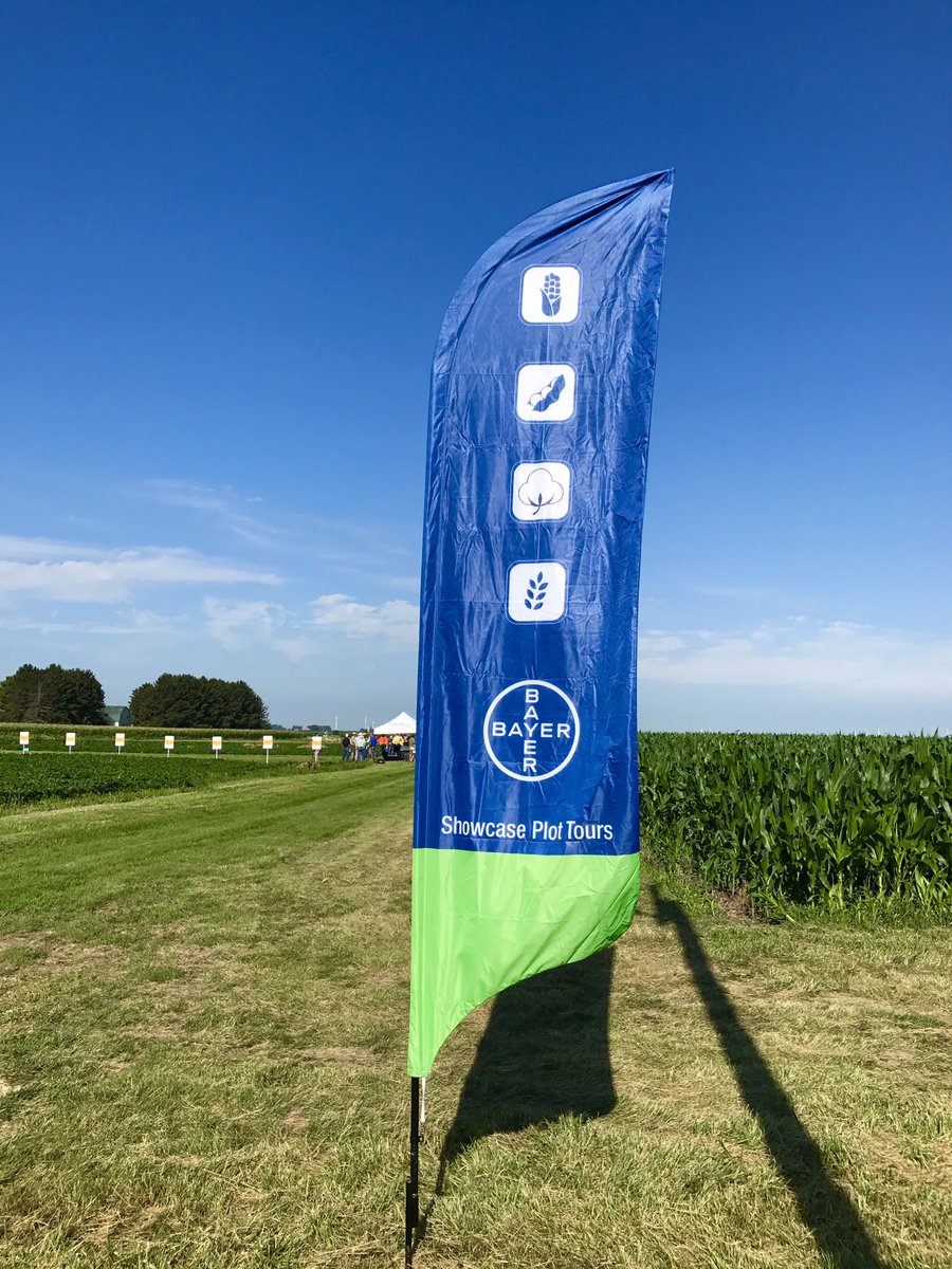 AgriBlogger's tweet photo. Sunny day for #BayerShowcase near Dekalb, IL. https://t.co/vqJRmKZnXg