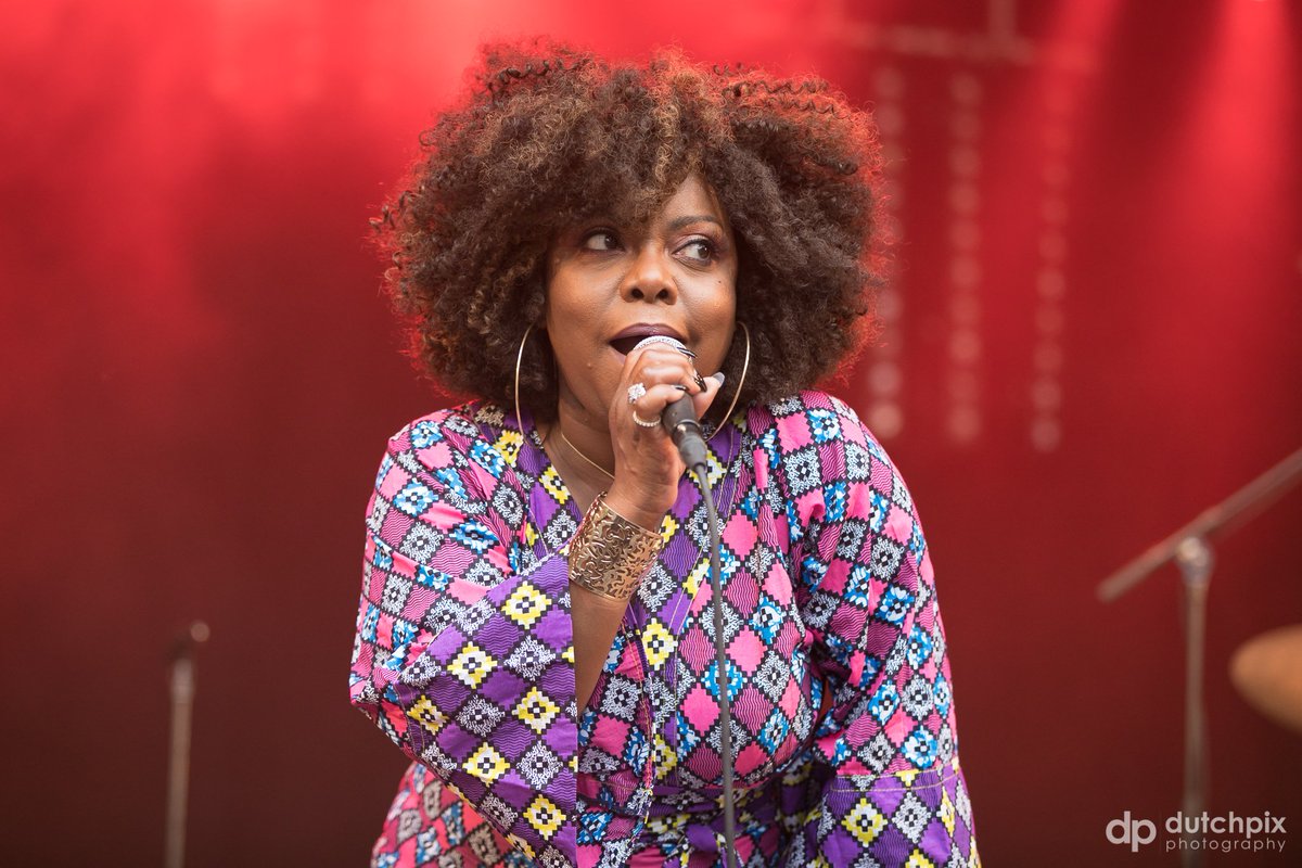 3voor12Leiden's tweet photo. De religieuze liefdeskreten van @rodesia2 #michelledavid #gospelsessions @werfpop #werfpop2017 pic by @dutchpix_com https://t.co/7TfcY2Uznq https://t.co/CCDPShfmca
