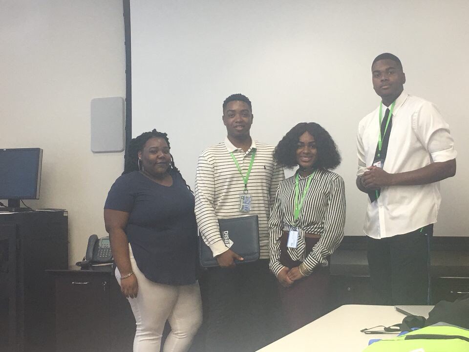 MoneyHunters17's tweet photo. The presentation at DC Homeland Security today was great! Thanks to our one excellent participant ✨ #YMM2017 @BankonDC https://t.co/xy8rlGZbLo