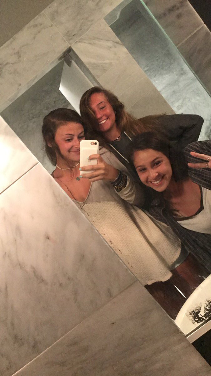 haylee_harvey's tweet photo. happy birthday 2 my baby @lily__shelton 😽💓👭👅 love you & miss you crazy 💟 #meatball #sb #urnuts https://t.co/ex8Q9jv4aK