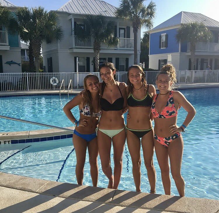 haylee_harvey's tweet photo. happy birthday 2 my baby @lily__shelton 😽💓👭👅 love you & miss you crazy 💟 #meatball #sb #urnuts https://t.co/ex8Q9jv4aK