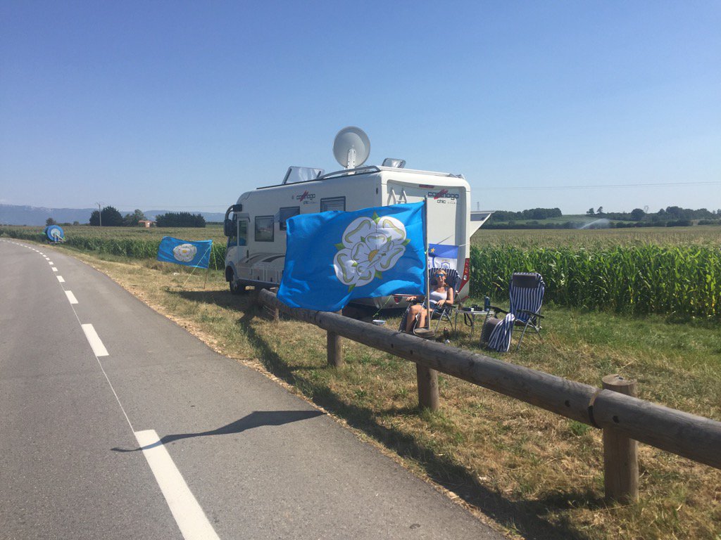 scoobysnacks38's tweet photo. Tour de France 🇫🇷 only 5km away #yorkshiresupport #htfc https://t.co/Xq8NQgnx8X