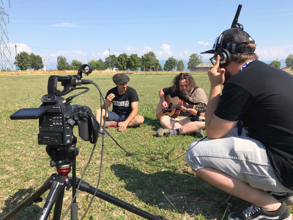 g_bieler's tweet photo. The Inspector Cluzo dans la prairie, pour une session acoustique bonnard. #Paleo2017 #paleoblog https://t.co/olHEMIJM7o