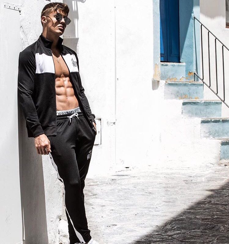 You murder me, I will live for eternity
If I survive then I'm comin' for you personally