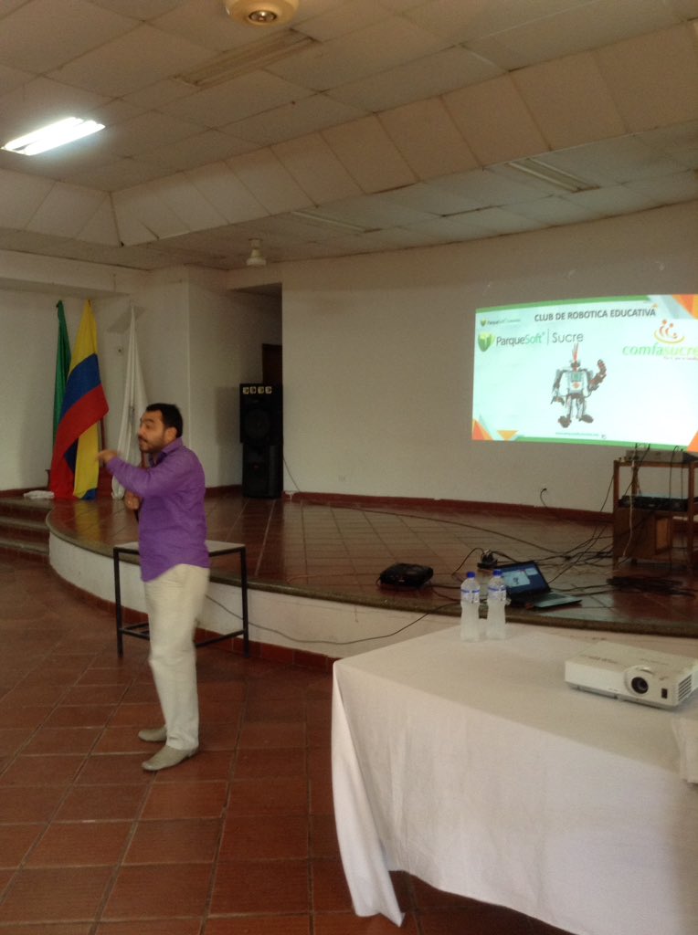 ParqueSoftSucre's tweet image. Socialización del proyecto #RoboticaEducativa de @comfasucre1 en alianza con @parquesoftsucre.#PoderHumanoParaTusSueños.