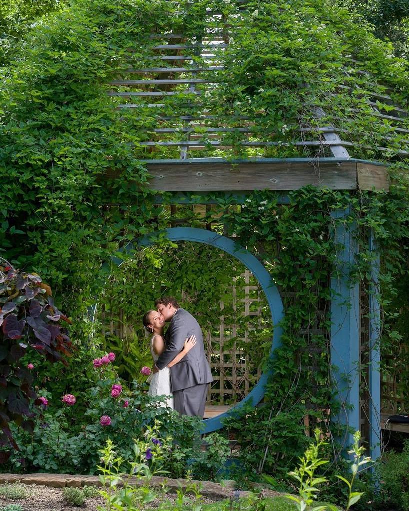 makrabbitt's tweet photo. This location offers such a unique opportunity for couples like this one from Annie and Derek's wedding day!⠀
*⠀
*… https://t.co/UH4NLLMx5M https://t.co/dIH5I83FQD