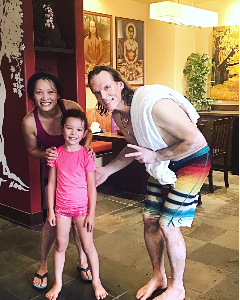 BikramFire's tweet photo. Wholly moly little 6 yr old Chloe took her very first class with her mom. #naturalbornyogi #firstclass #bikramyoga #getthefirestarted https://t.co/Hevv23IkNt