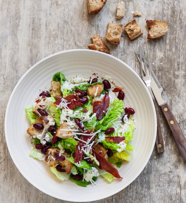 Peulvruchten lenen zich perfect voor een heerlijke salade op een warme zomerse dag zoals vandaag.  bit.ly/2u4ET4d #blijeboon