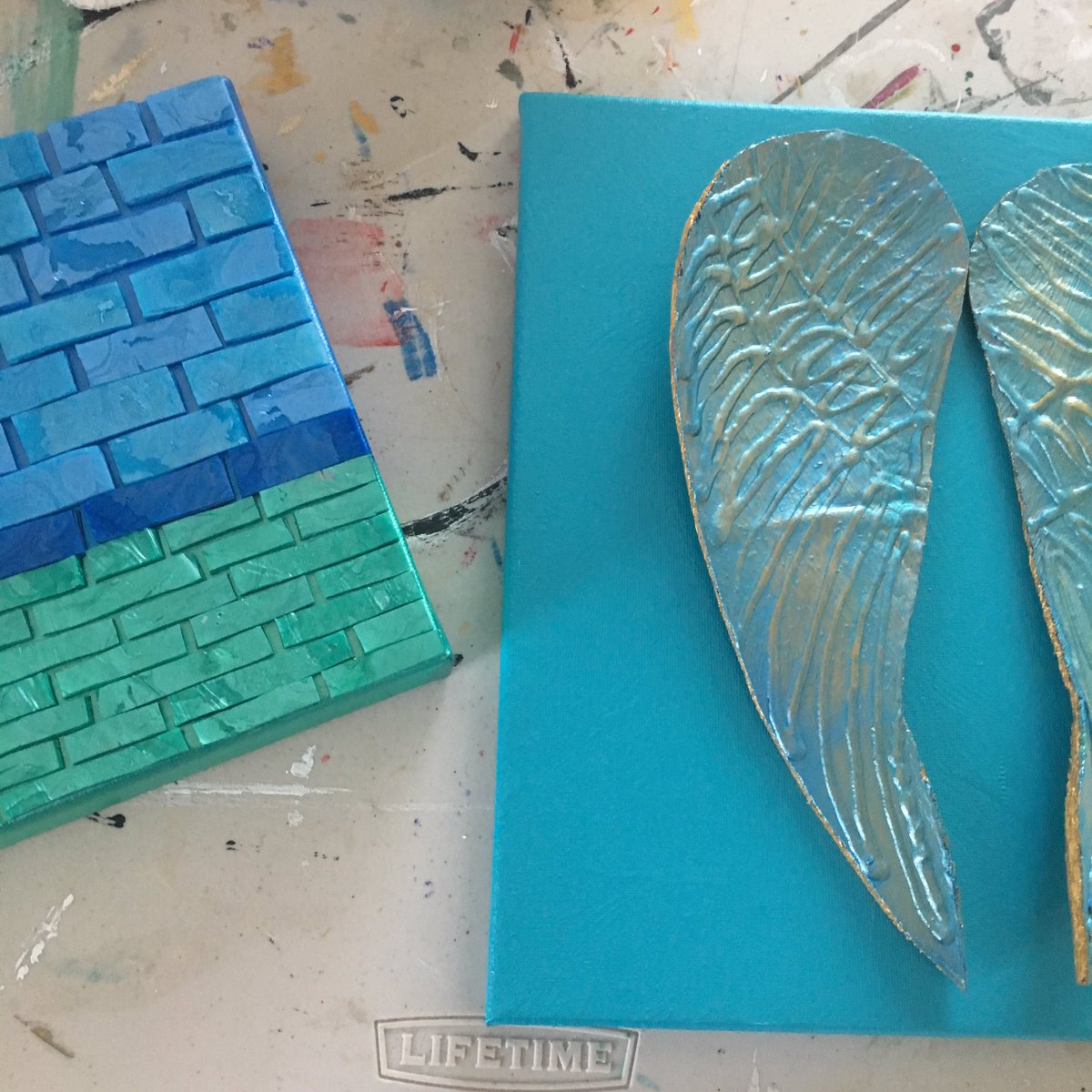 teebeegee63's tweet photo. Productive start to my week! Mosaic DONE. Wings almost done #coachellapalmart #makemosaics #artist #creative https://t.co/f1kGQUDjug
