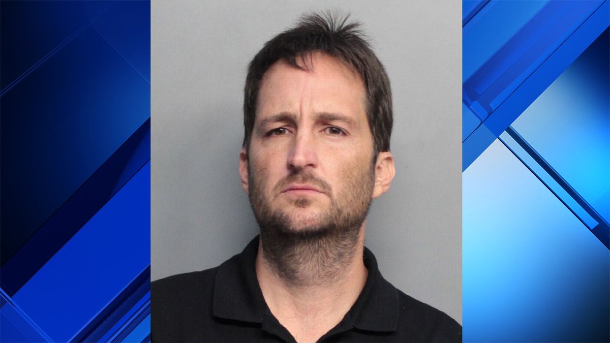 Aventura man accused of beating son outside Chuck E. Cheese's bit.ly/2veEtsh https://t.co/RSE71g6DfR