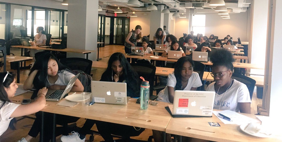 _TechExplorers_'s tweet image. On our second day of our second week @facebook on the mission to #inspire other women to #steam #tywlshackathon @YWLN1 @missachavs #exposure