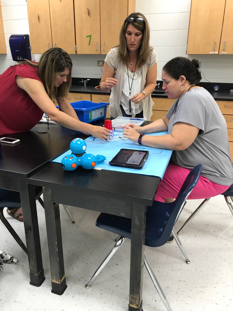 Nelcpbl's tweet photo. Look at these NELC teachers working together at PBL Summer Summit! Hooking students with entry events! @CJ_FCS_NELC https://t.co/1NGAmnGoyg